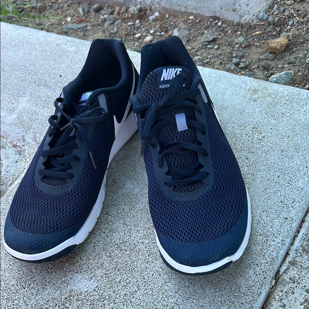 Nike Black Athletic Shoes Lightweight Mesh